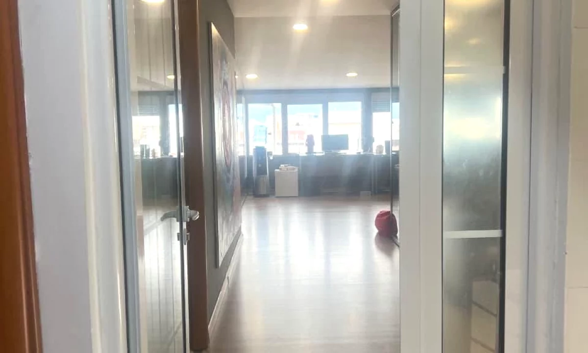 Jepet me qira Ambient per Zyre  📍 Ish Tregu Elektrik Sip 250 m2