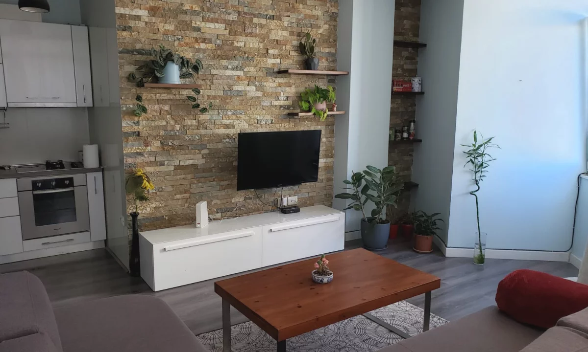 Shtepi me qera Apartament ne Tirane, 2+1, Mobilimi E mobiluar, Pagesa 700  Euro.