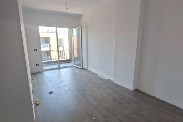 Shitet Apartament 2+1 ne Kamëz  