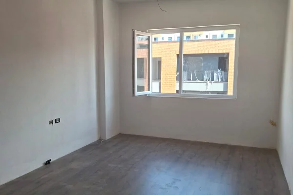 Shtepi ne shitje Apartament ne Tirane, 2+1, Mobilimi Bosh, pa mobiluar, Pagesa 105,000  Euro.