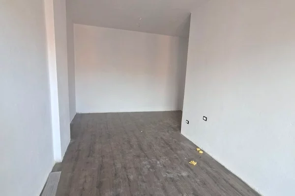 Shtepi ne shitje Apartament ne Tirane, 2+1, Mobilimi Bosh, pa mobiluar, Pagesa 105,000  Euro.
