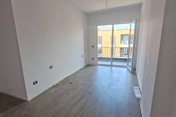 Shtepi ne shitje Apartament ne Tirane, 2+1, Mobilimi Bosh, pa mobiluar, Pagesa 105,000  Euro.