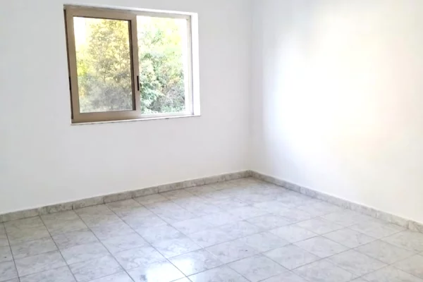 Shtepi ne shitje Apartament ne Tirane, 2+1, Mobilimi Bosh, pa mobiluar, Pagesa 25,000,000  Leke.