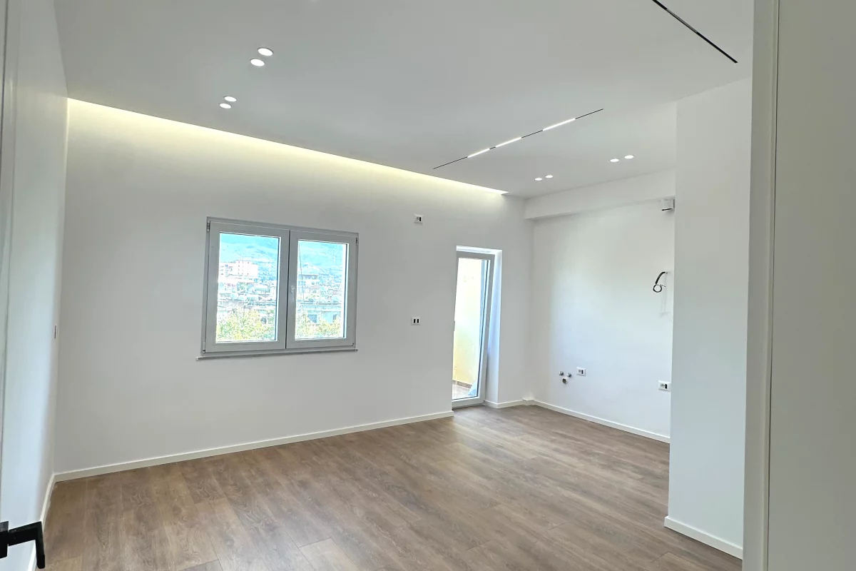 Shtepi ne shitje Apartament ne Tirane, 1+1, Mobilimi Bosh, pa mobiluar, Pagesa 13,700,000  Leke.
