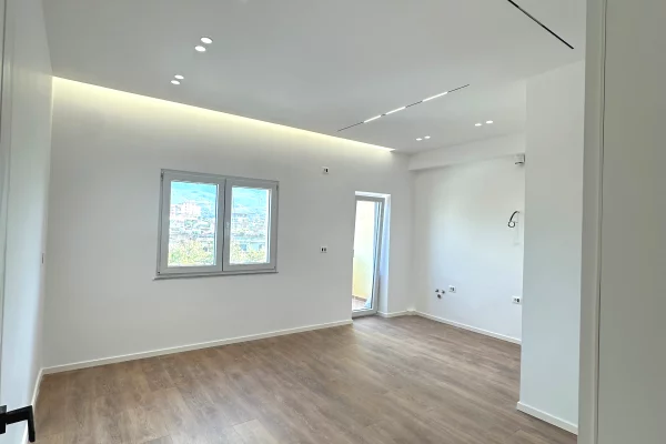 Shitet Apartament 1+1  ne Rrugen Bardhyl