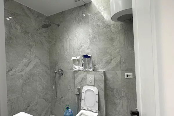 Shtepi ne shitje Apartament ne Tirane, 1+1, Mobilimi Bosh, pa mobiluar, Pagesa 13,700,000  Leke.