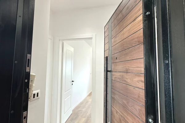 Shtepi ne shitje Apartament ne Tirane, 1+1, Mobilimi Bosh, pa mobiluar, Pagesa 13,700,000  Leke.
