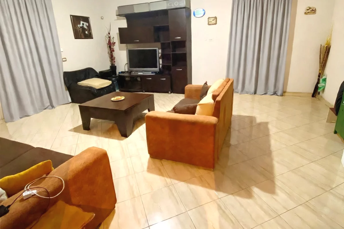 Shtepi ne shitje Apartament ne Tirane, 2+1, Mobilimi Pjeserisht e mobiluar, Pagesa 180,000  Euro.