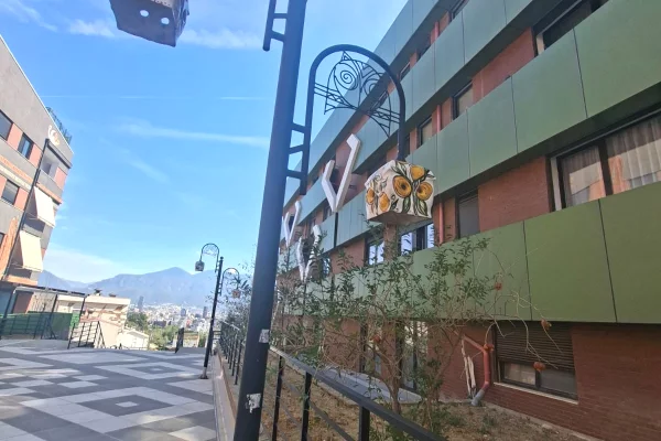Shtepi me qera Apartament ne Tirane, 2+1, Mobilimi Pjeserisht e mobiluar, Pagesa 50,000  Leke.