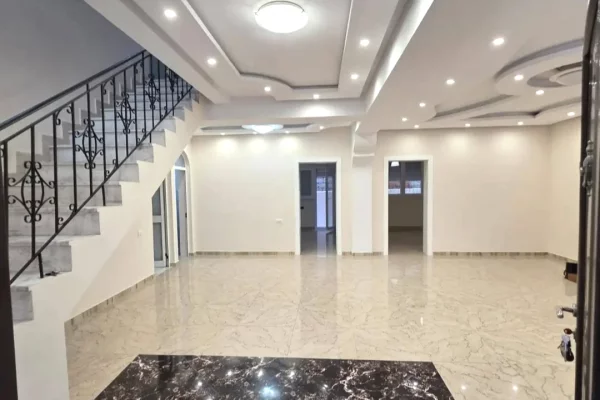 Ambient biznesi me qera 3+1 ne Tirane - 3,500 Euro