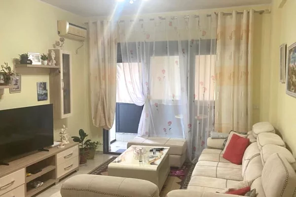 Shtepi me qera Apartament ne Tirane, 2+1, Mobilimi E mobiluar, Pagesa 600  Euro.