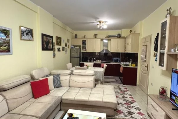Shtepi me qera Apartament ne Tirane, 2+1, Mobilimi E mobiluar, Pagesa 600  Euro.