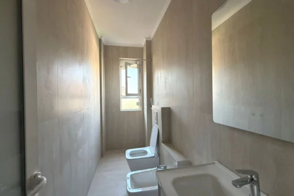 Shtepi ne shitje Apartament ne Tirane, 1+1, Mobilimi Bosh, pa mobiluar, Pagesa 108,000  Euro.