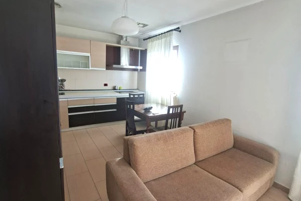 Shtepi me qera Apartament ne Tirane, 1+1, Mobilimi E mobiluar, Pagesa 500  Euro.