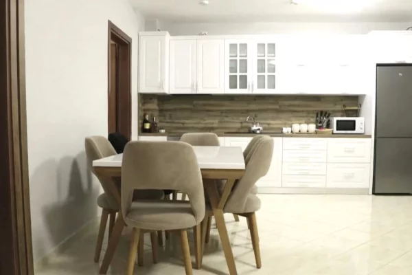 Shtepi ne shitje Apartament ne Durres, 2+1, Mobilimi E mobiluar, Pagesa 220,000  Euro.