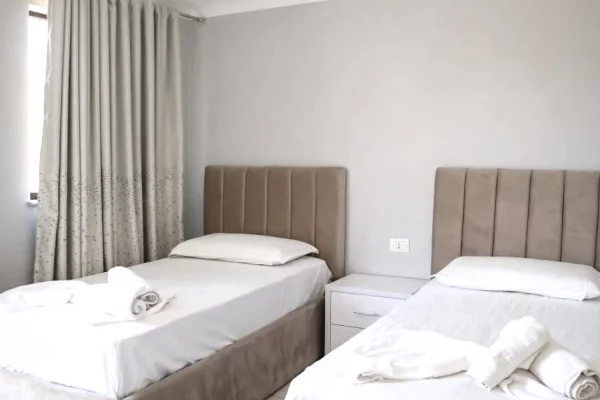 Shtepi ne shitje Apartament ne Durres, 2+1, Mobilimi E mobiluar, Pagesa 220,000  Euro.