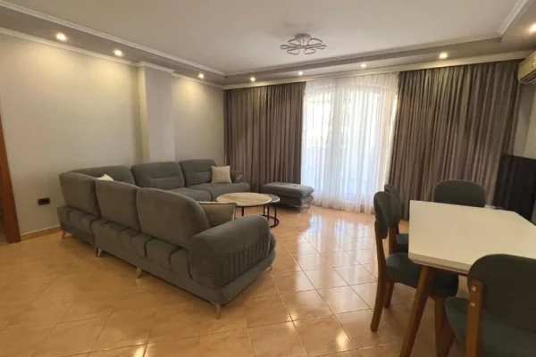 Shtepi ne shitje Apartament ne Durres, 2+1, Mobilimi E mobiluar, Pagesa 270,000  Euro.