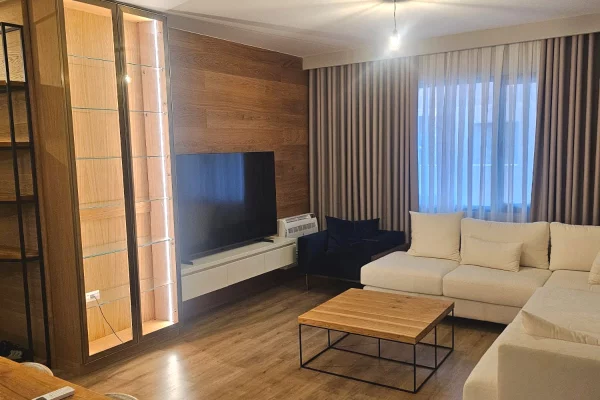 Shtepi me qera 2+1 ne Tirane - 1,500 Euro