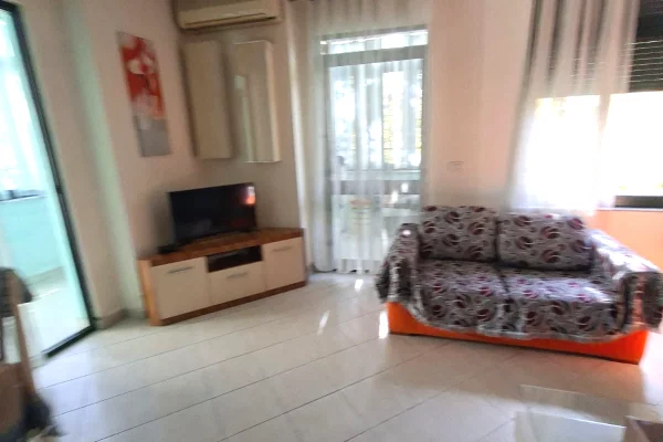 Shtepi me qera 2+1 ne Tirane - 300 Euro