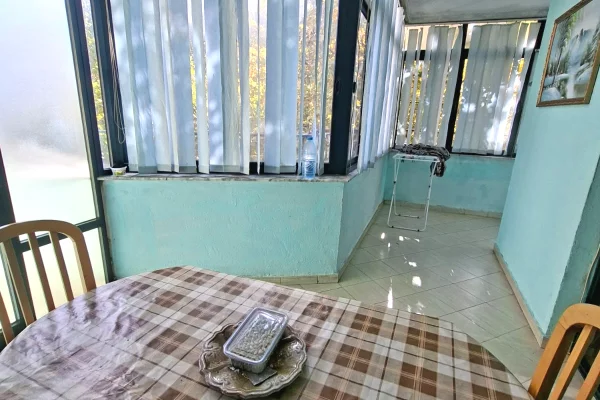 Shtepi me qera Apartament ne Tirane, 2+1, Mobilimi E mobiluar, Pagesa 300  Euro.