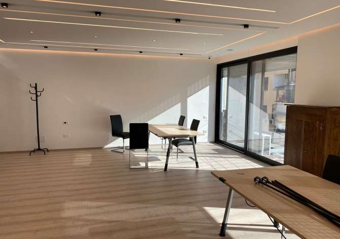 Qera, Ambient Biznesi, Rr. Ismail Qemali-Bllok 1,150 Euro /Muaj
