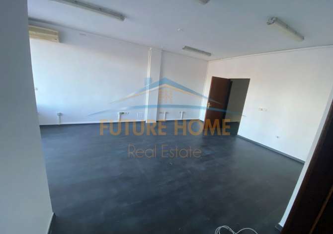 Ambiente Commerciale in Affitto 3+1 a Tirana - 2,000 Euro