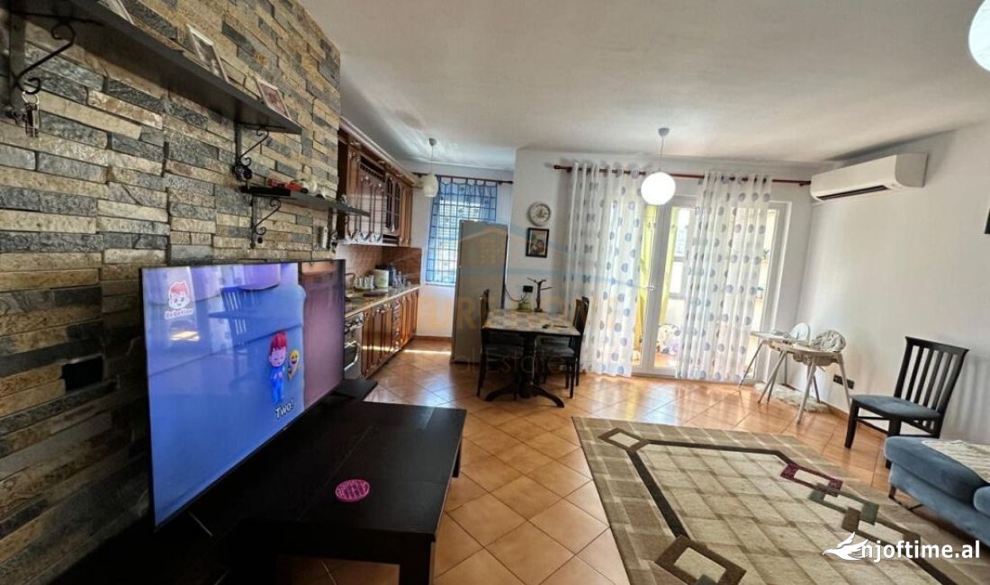 Shtepi ne shitje Apartament ne Tirane, 3+1, Mobilimi Bosh, pa mobiluar, Pagesa 220,001  Euro.