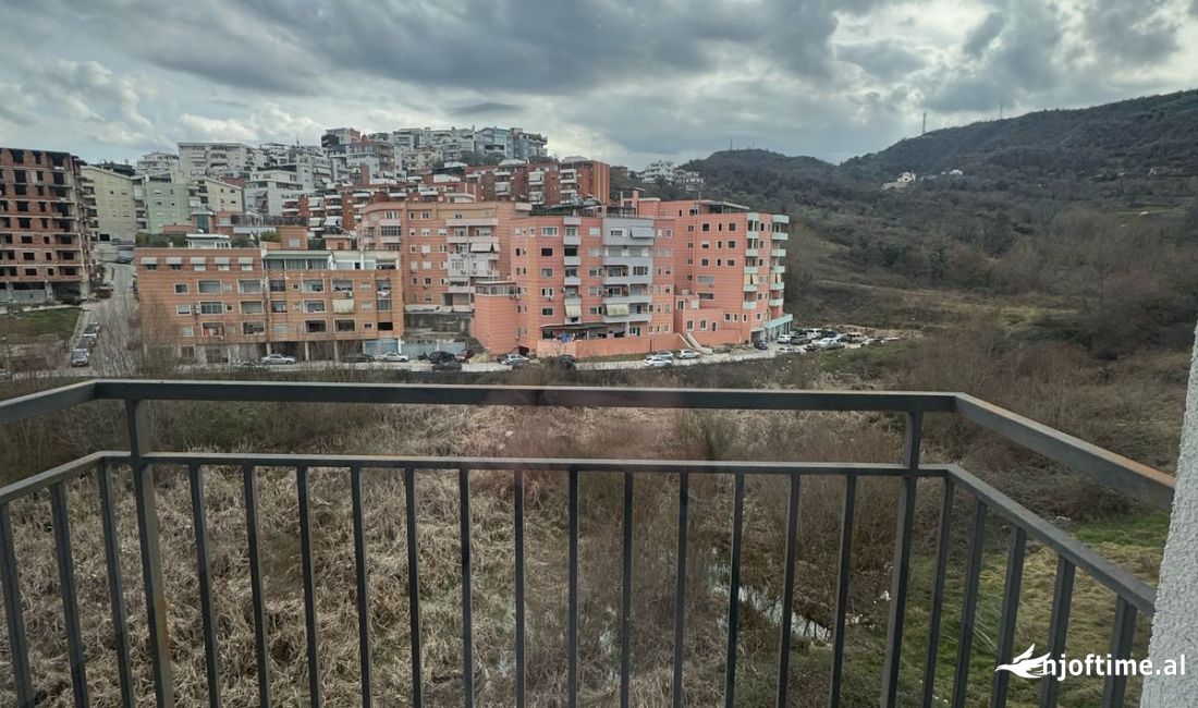 Shtepi ne shitje Apartament ne Tirane, 2+1, Mobilimi Bosh, pa mobiluar, Pagesa 230,000  Euro.