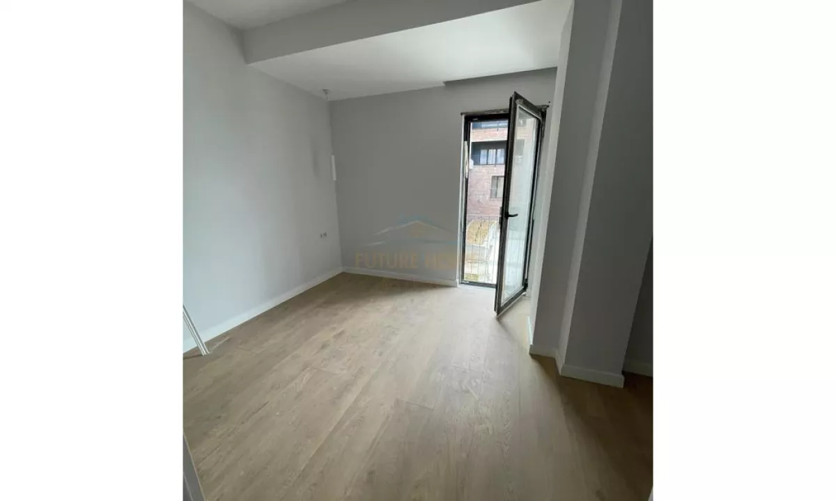 Shtepi ne shitje Apartament ne Tirane, 1+1, Mobilimi Bosh, pa mobiluar, Pagesa 135,000  Euro.