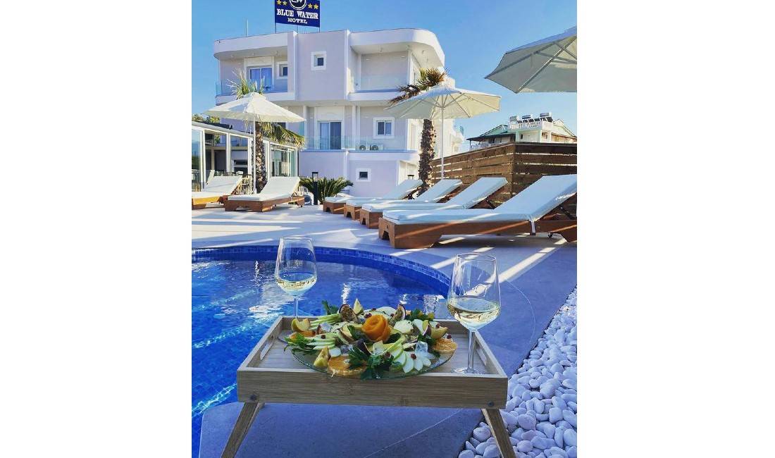 Offerte di lavoro a Santa Quaranta, Profession  Ndihmes kuzhiner/e dhe Sanitare , , Pagamento Trattabile.