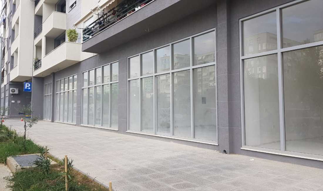 Dyqan me qera te Komuna e Parisit! 