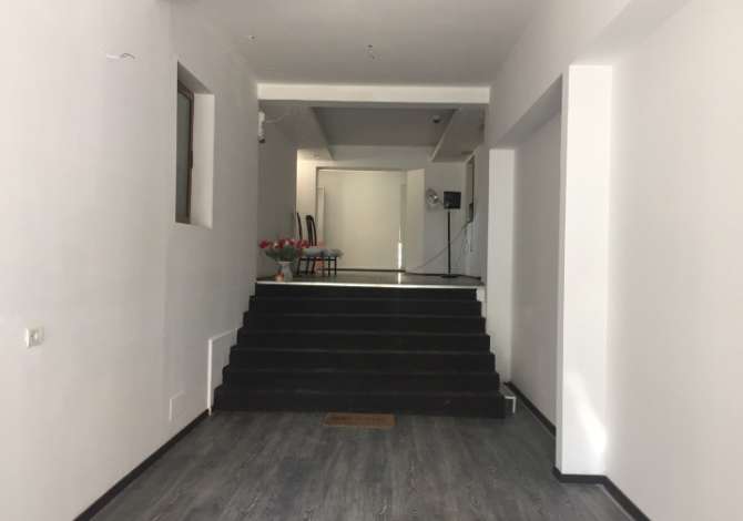 Business Property for Rent 1+1 in Tirana - 1,270 Euro