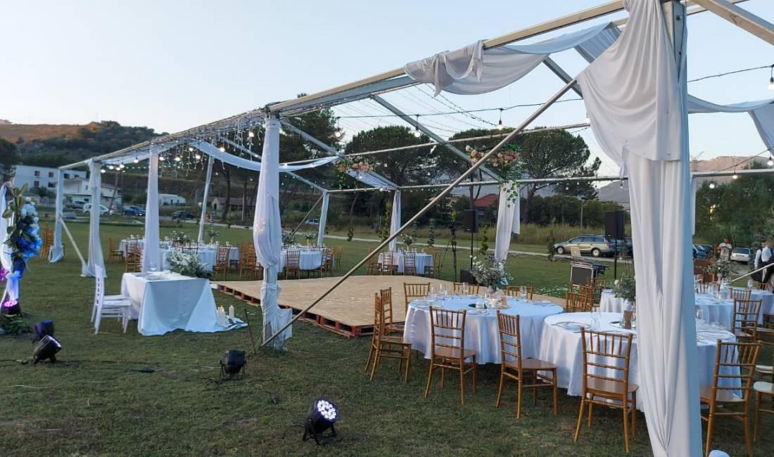 Tenda Festive Organizoje sipas deshires rende