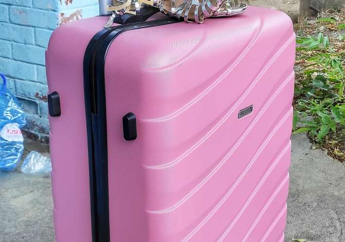 Veshje dhe Aksesor per te Rritur ne Tirane - 3,000 Leke