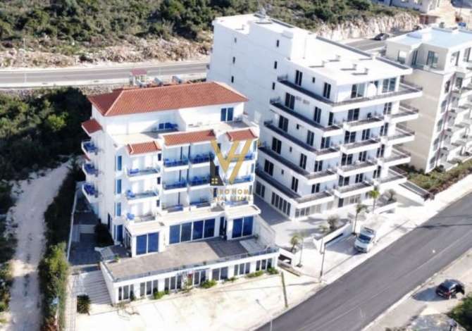 Ambiente Commerciale in Vendita 5+1 a Santa Quaranta - 1,650,000 Euro