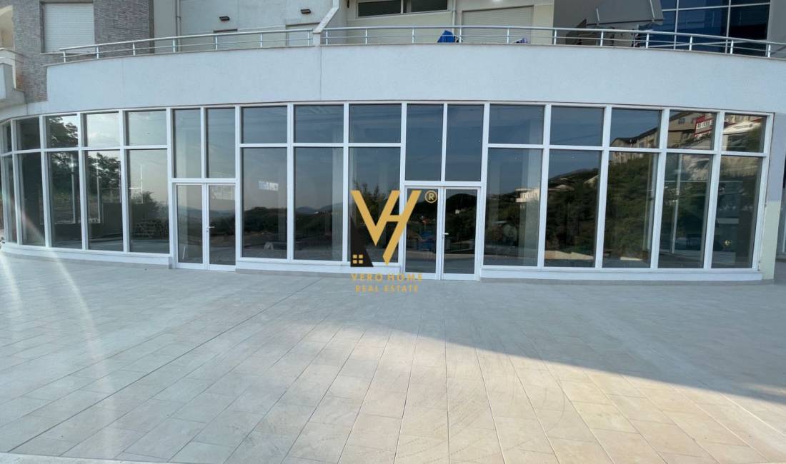 SHITET AMBIENT KOMERCIAL TE FRESKU 695.000 EURO