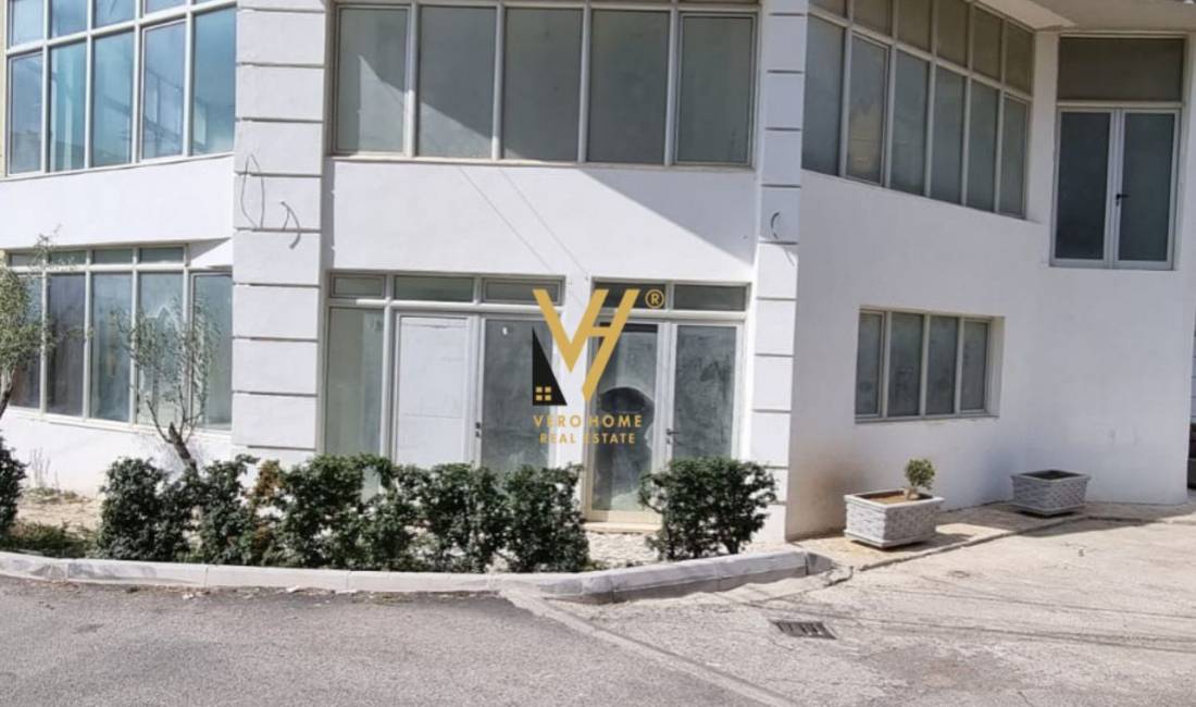 JEPET ZYRE 300 M2 ME QERA TE FRESKU 300 EURO