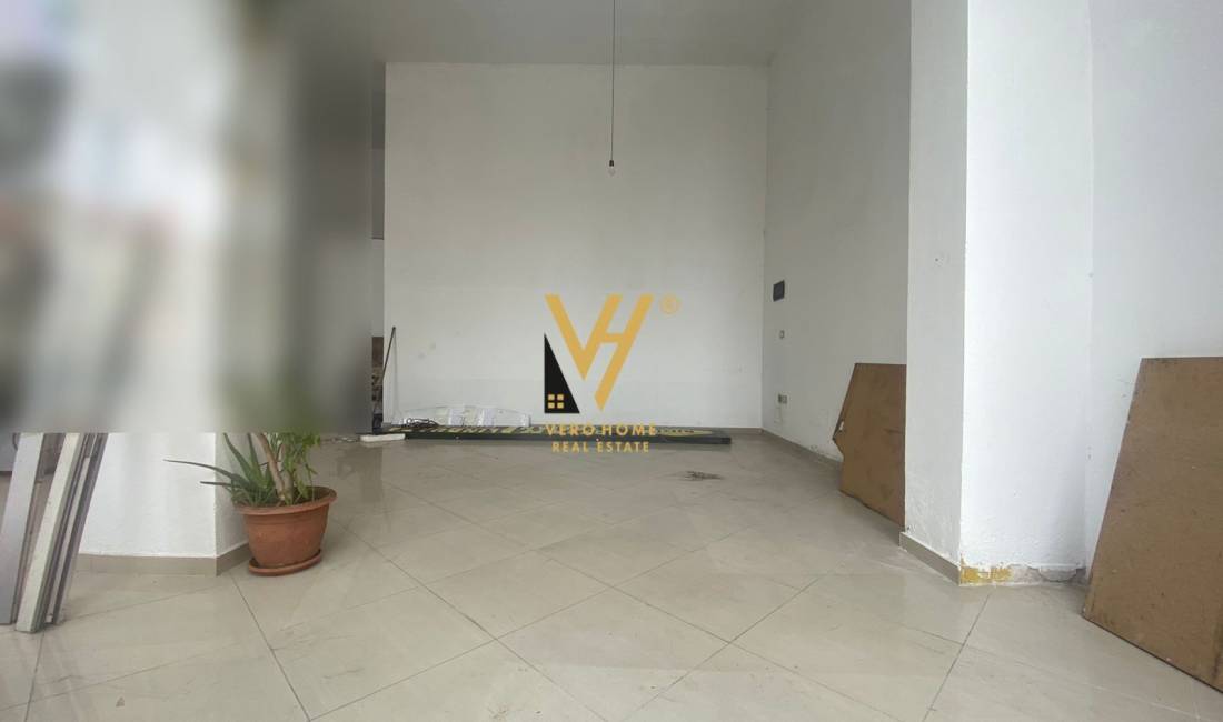 JEPET DYQAN ME QERA 67M2 TE KRISTAL CENTER, KOMUNA E PARISIT 450 EURO