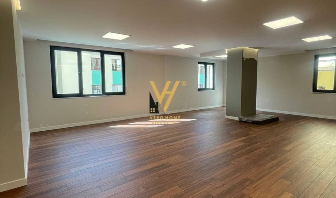 SHITET AMBIENT KOMERCIAL 140 M2 TEK SHALLVARET  399.000 EURO