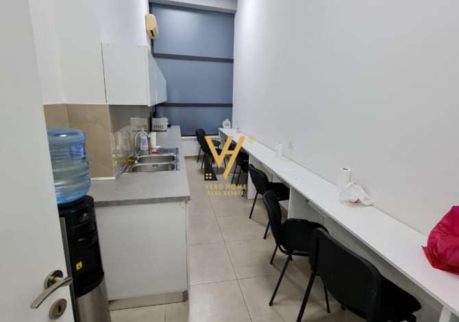 SHITET AMBIENT KOMERCIAL 460 M2 TE KOMUNA E PARISIT 1.840.000 EURO