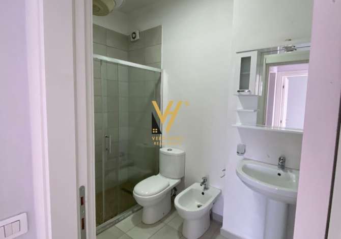 JEPET ZYRE ME QERA 110M2 PRANE TOPTANIT NE QENDER 700 EURO