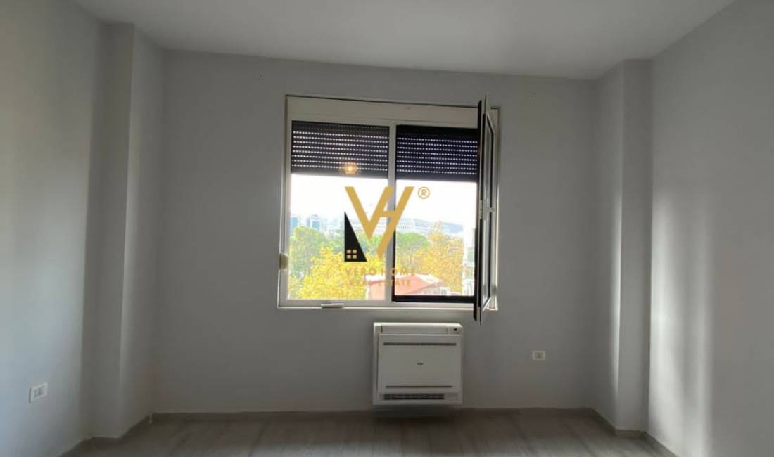 JEPET ZYRE ME QERA 110M2 PRANE TOPTANIT NE QENDER 700 EURO