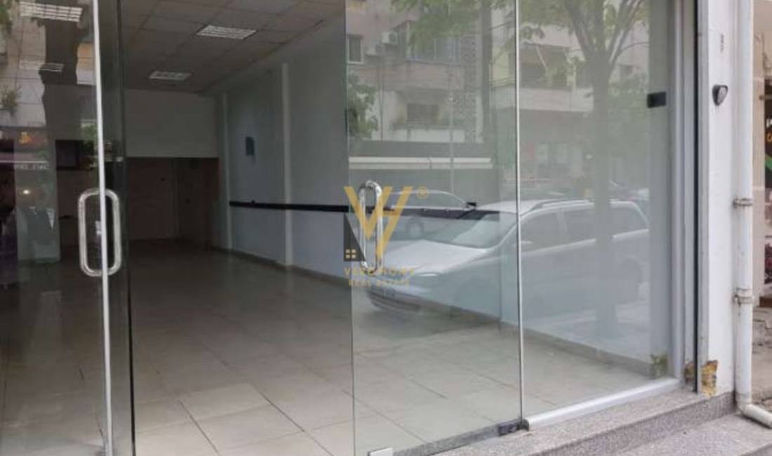 JEPET AMBJENT 40 M2 ME QERA TE RRUGA BARDHYL 30.000 LEKE