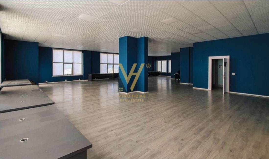 SHITET AMBIENT BIZNESI 240M2 ME QERA TE RRUGA BARDHYL 648.000 EURO