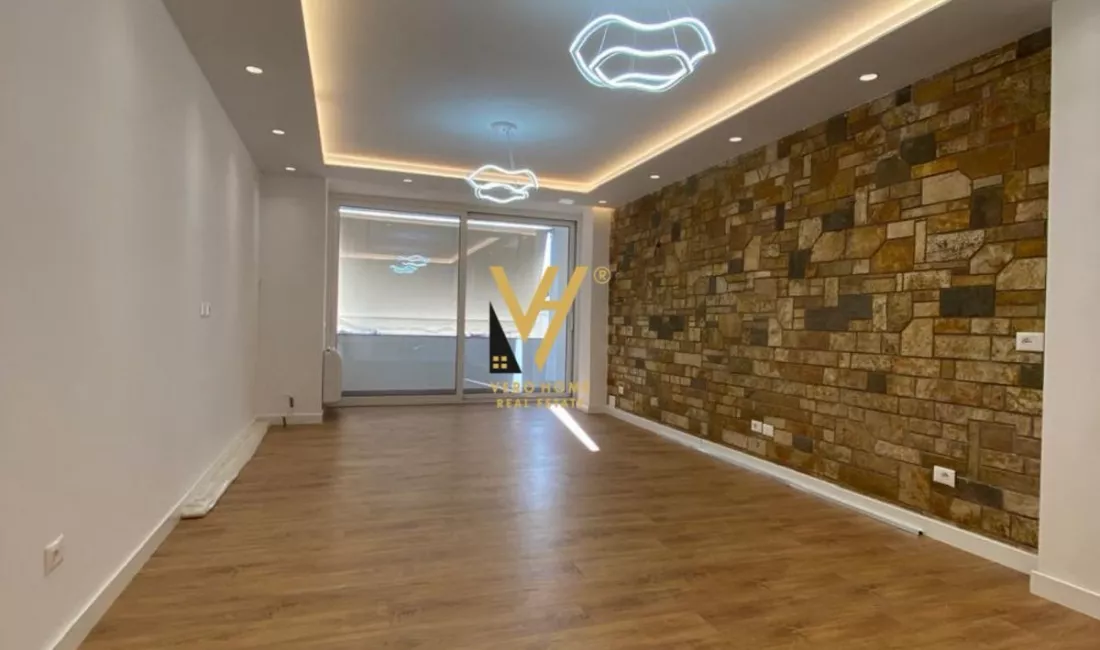 JEPET ZYRE 130 M2 ME QERA NE BLLOK 2.000 EURO