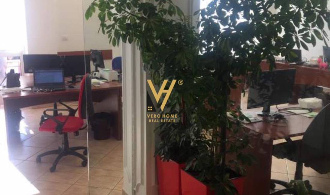 SHITET ZYRE 300 M2 TE RRUGA PJETER BOGDANI , BLLOK 900.000 EURO