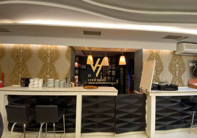 JEPET BAR-RESTORANT 120 M2 ME QERA TE BLLOKU 2.000 EURO