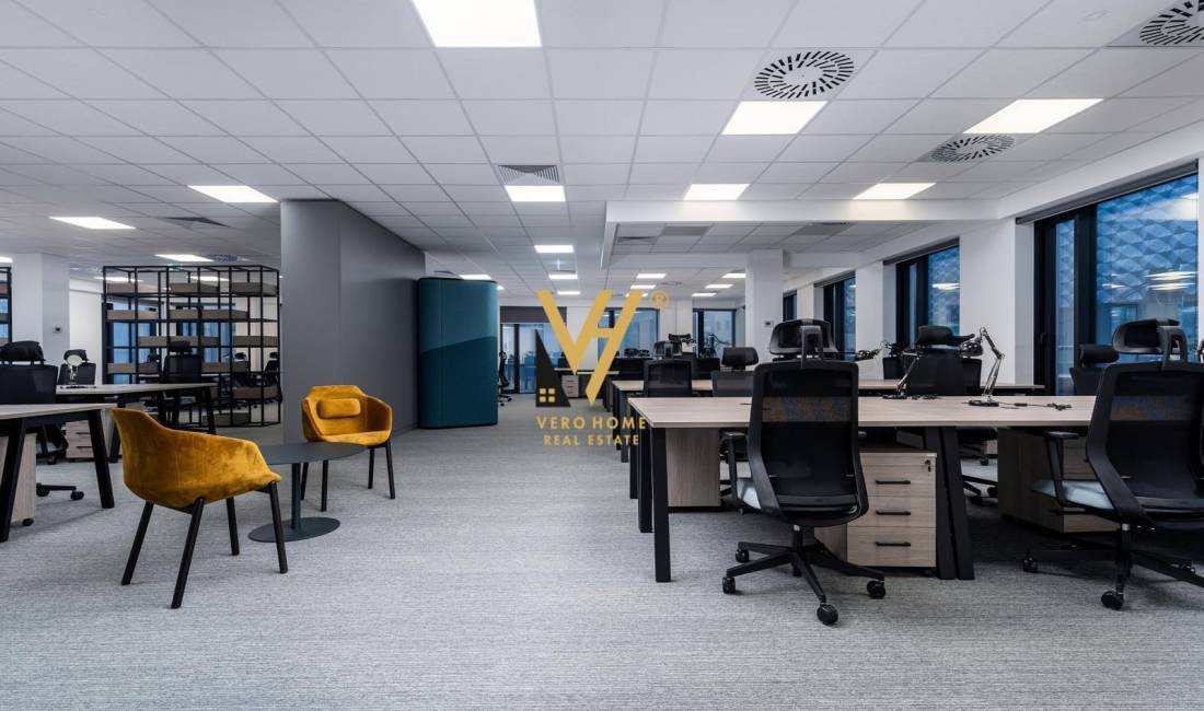 JEPET ZYRE 300M2 OPEN SPACE ME QERA TE RRUGA E ELBASANIT 2.000 EURO