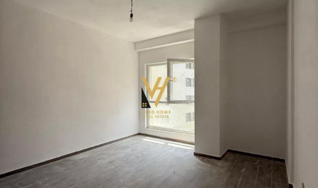 JEPET ZYRE 70M2 ME QERA TE KOMPLEKSI AURA,ZOGU I ZI 450 EURO