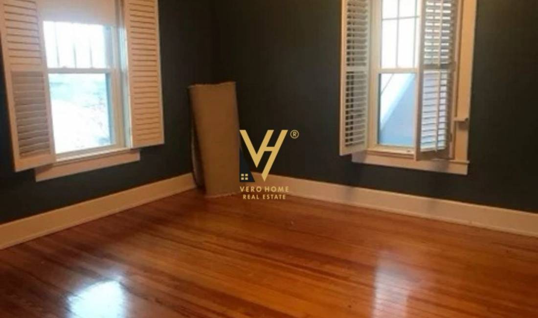 JEPET ZYRE 30 M2 ME QERA TEK STADIUMI DINAMO 30.000 LEKE